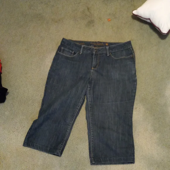 Capries - Picture 1 of 2